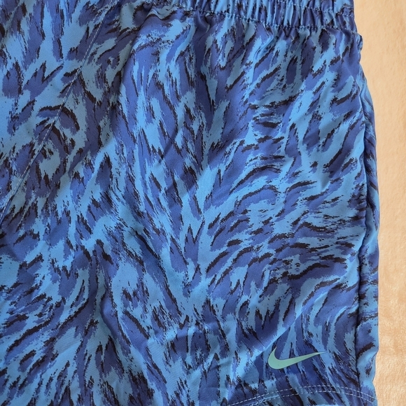 Nike Kids Large Blue Dri-Fit Training Shorts FQ4527-435 Abstract Print New - Picture 3 of 10